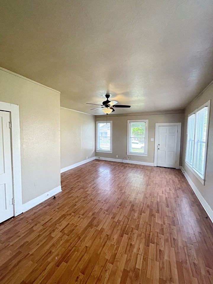 2048 Grand St - Photo 3 of 7