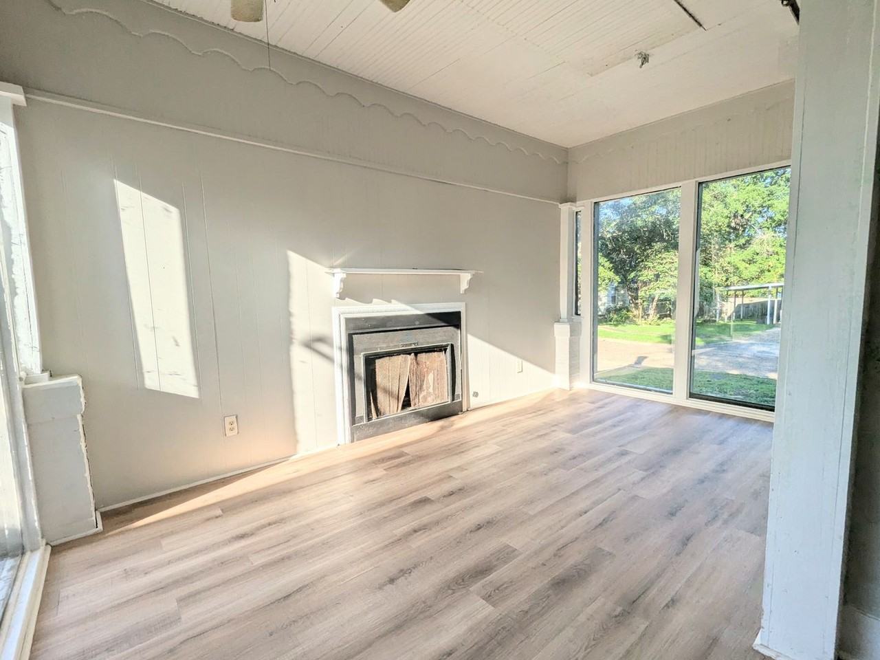 1916 Laurel St - Photo 3 of 11