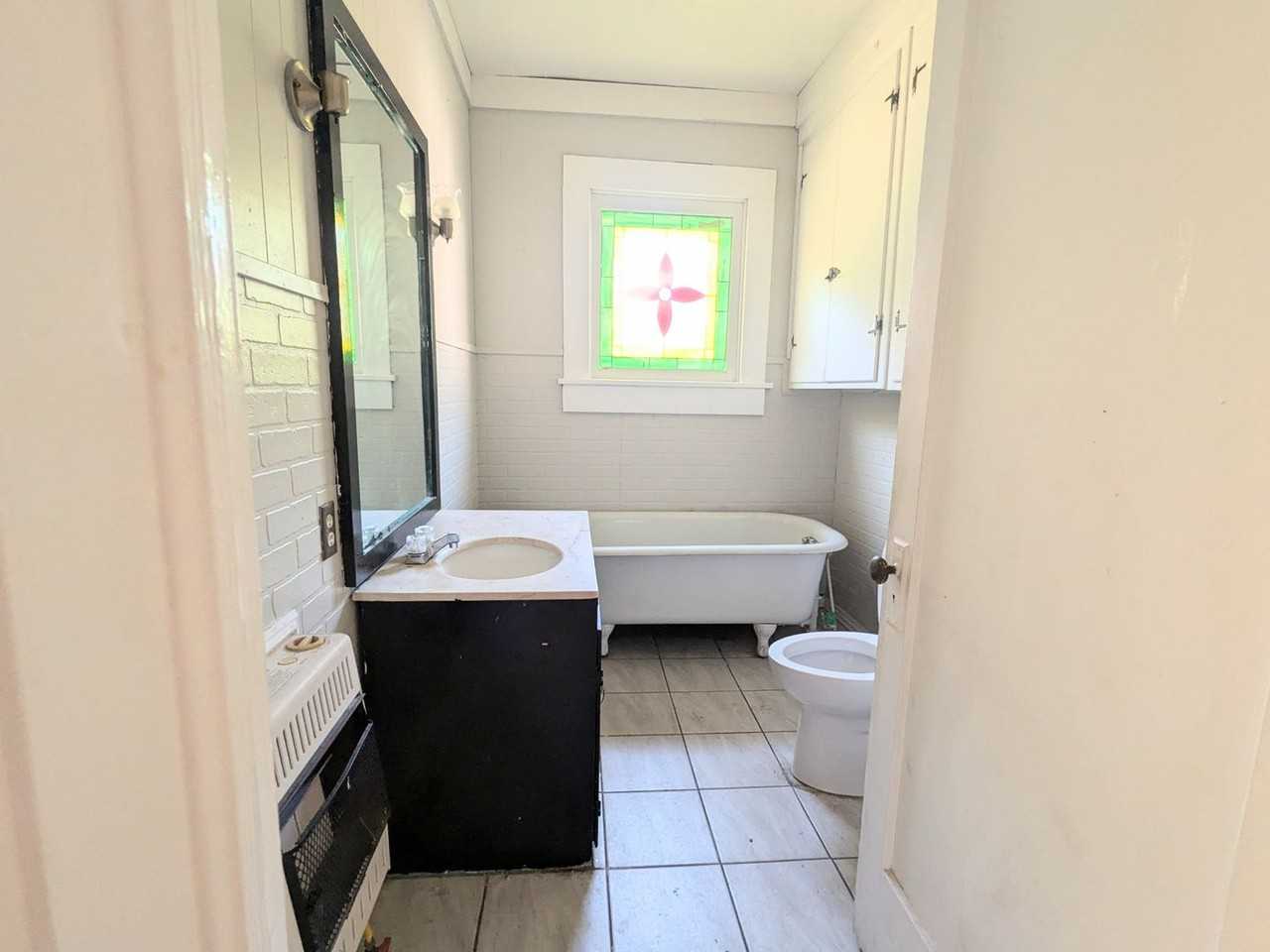 1916 Laurel St - Photo 4 of 11