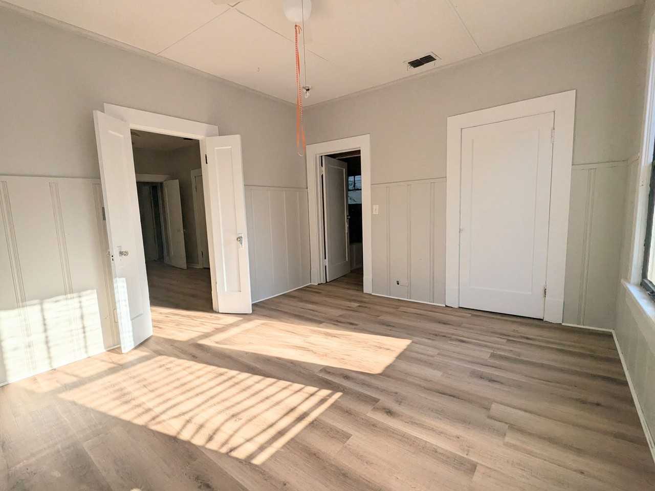1916 Laurel St - Photo 6 of 11