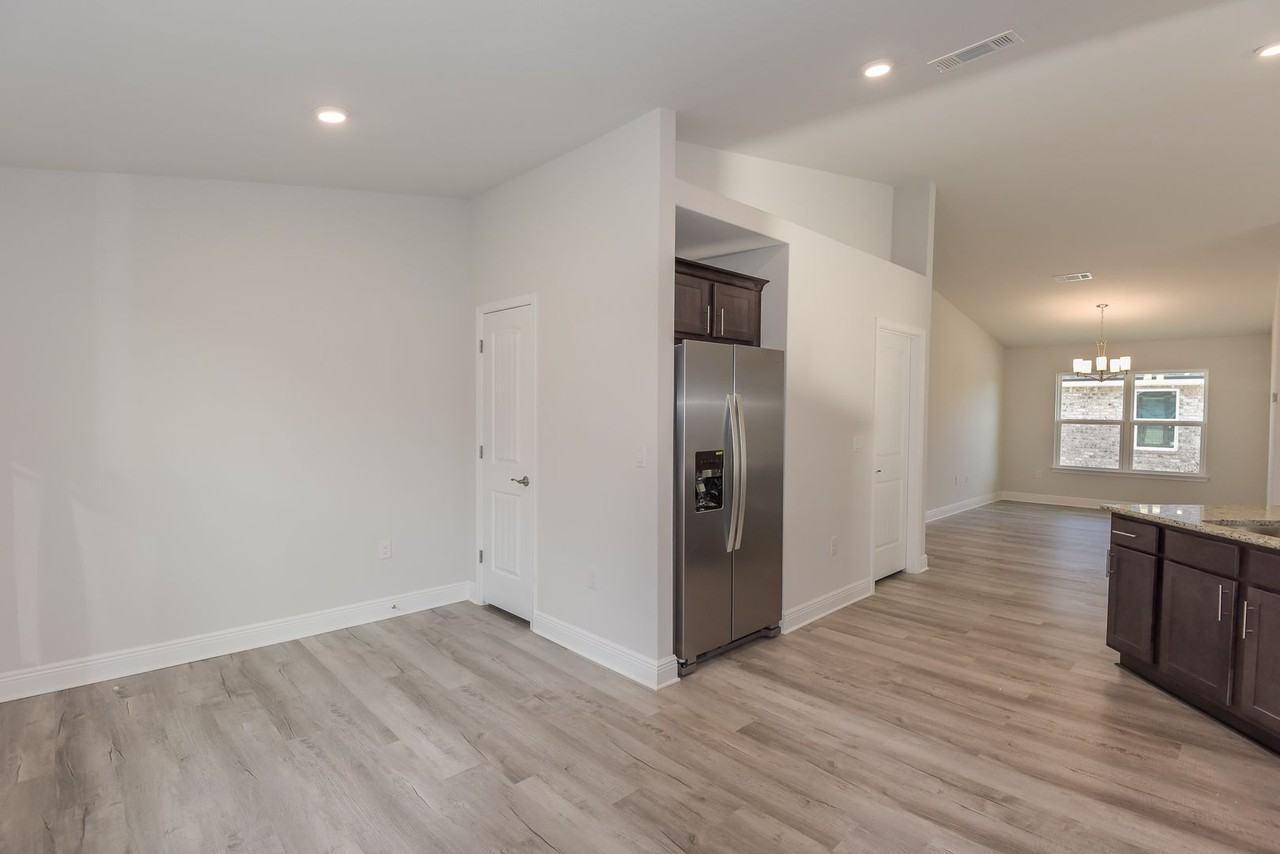 3864 Redbud Way - Photo 5 of 10
