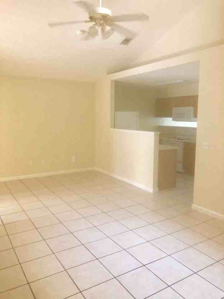 2106 Anne Ave - Photo 2 of 6