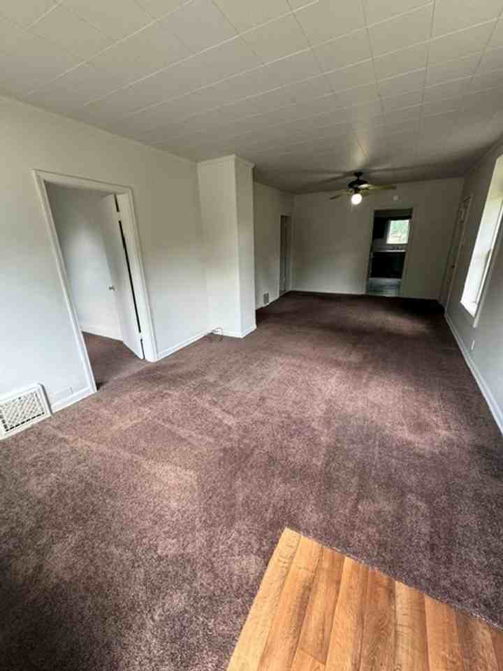 1112 Elm St - Photo 2 of 7