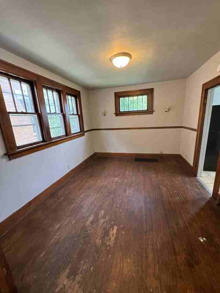 3325 S Anthony Blvd - Photo 3 of 8