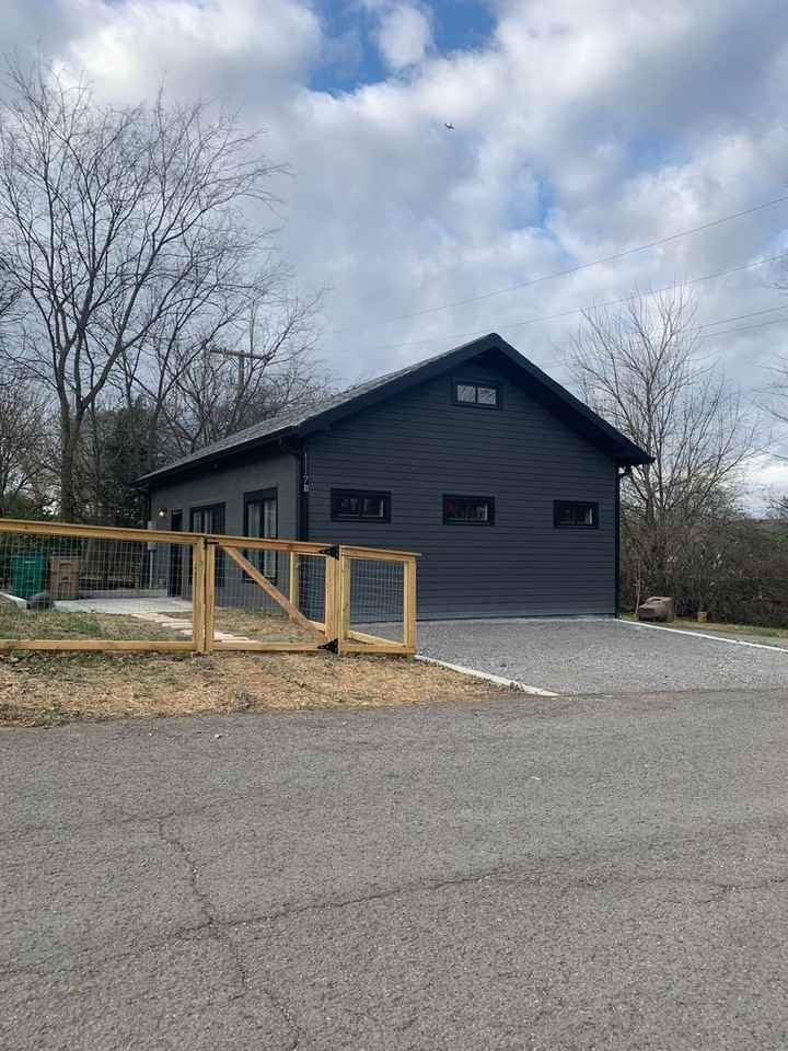 1117B Mckennie Ave - Photo 2 of 10