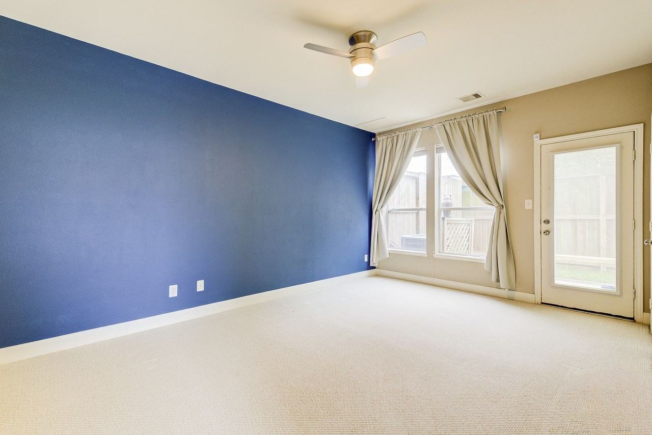 3129 Dallas St - Photo 7 of 29