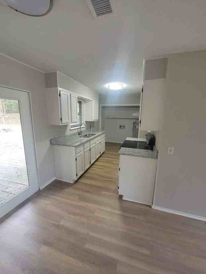 508 Spruce St - Photo 3 of 12