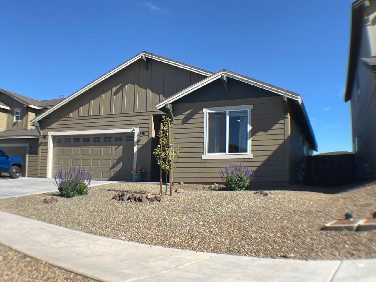 11760 Pegasus Rd - Photo 3 of 50