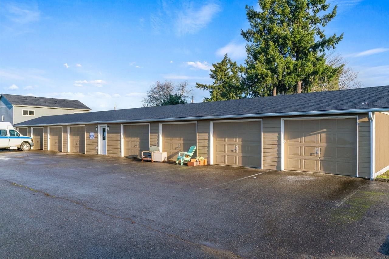 306 Centre St S - Photo 3 of 7