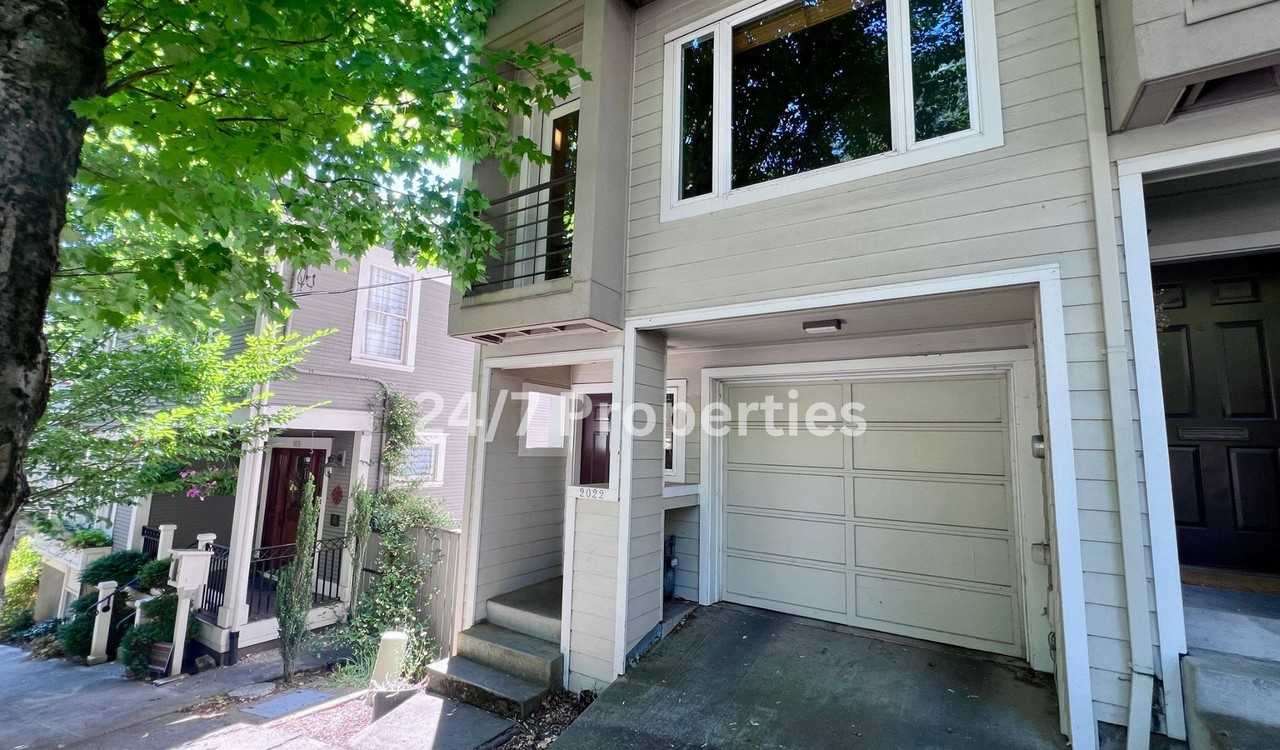 2022 Sw Madison St - Photo 2 of 43