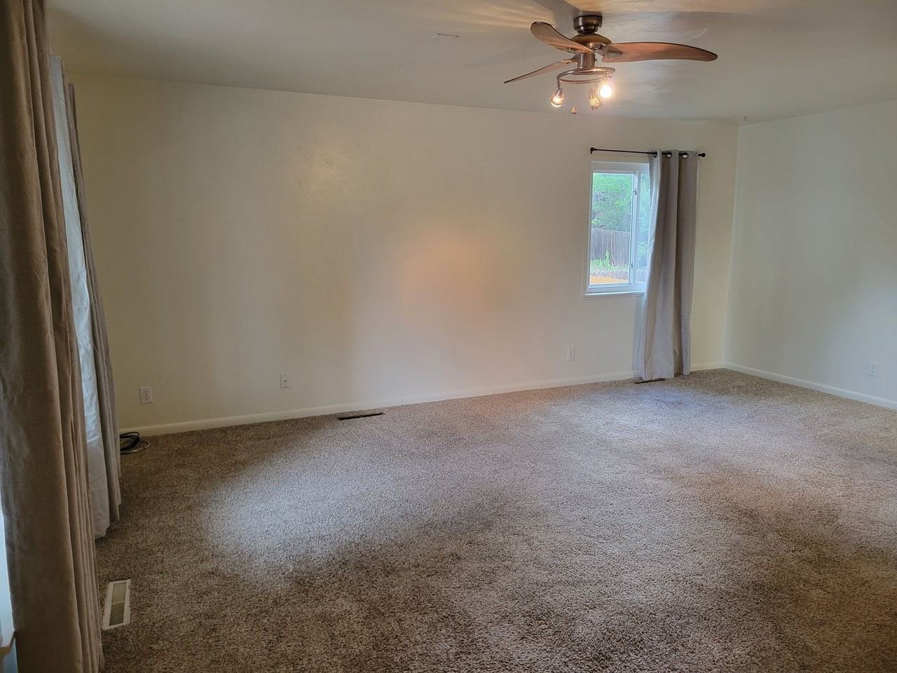 1925 Collier Ave - Photo 3 of 22