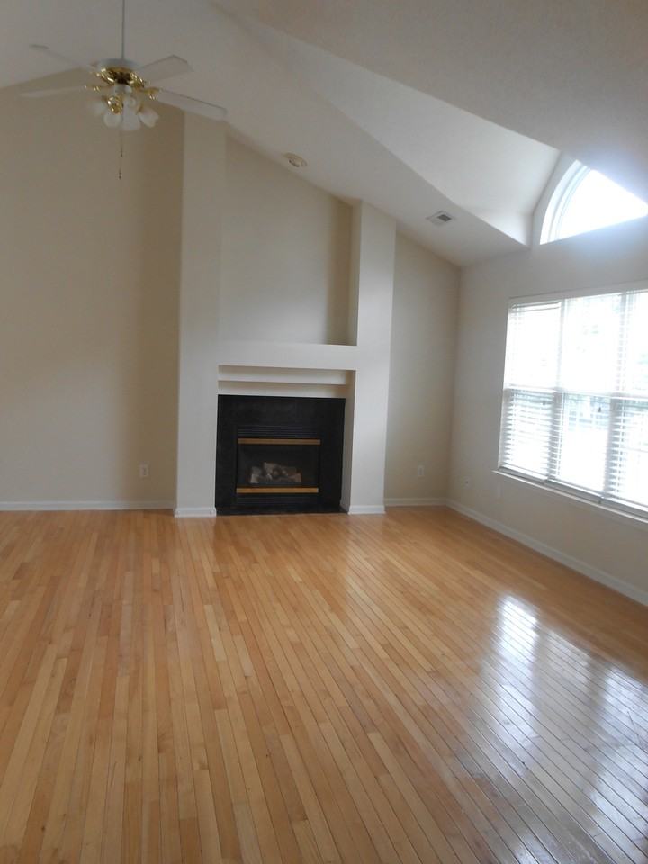 3404 Crimson Wood Dr - Photo 2 of 7