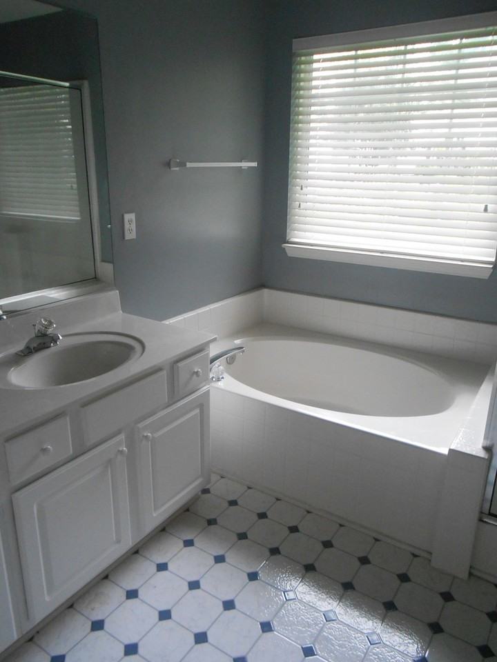 3404 Crimson Wood Dr - Photo 4 of 7