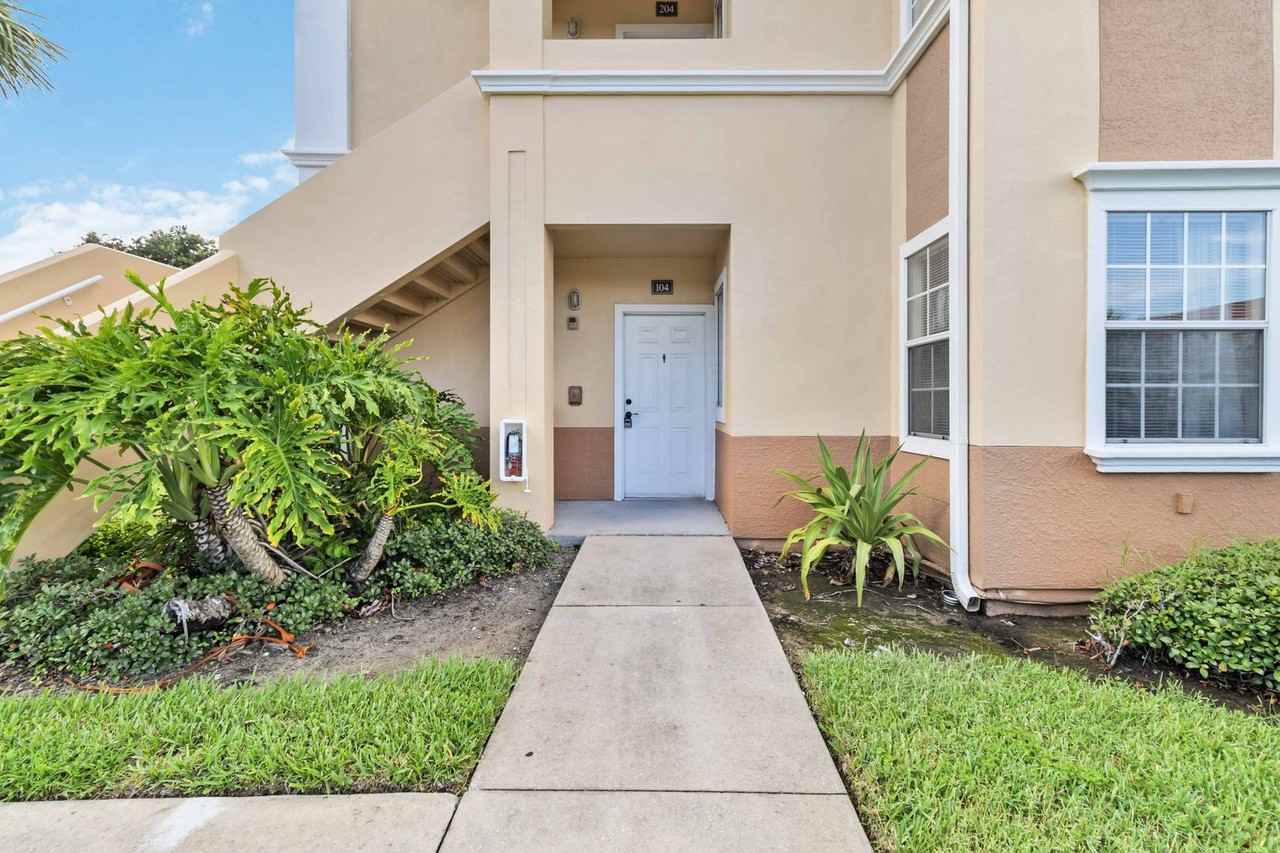2950 Viscaya Pl - Photo 4 of 37
