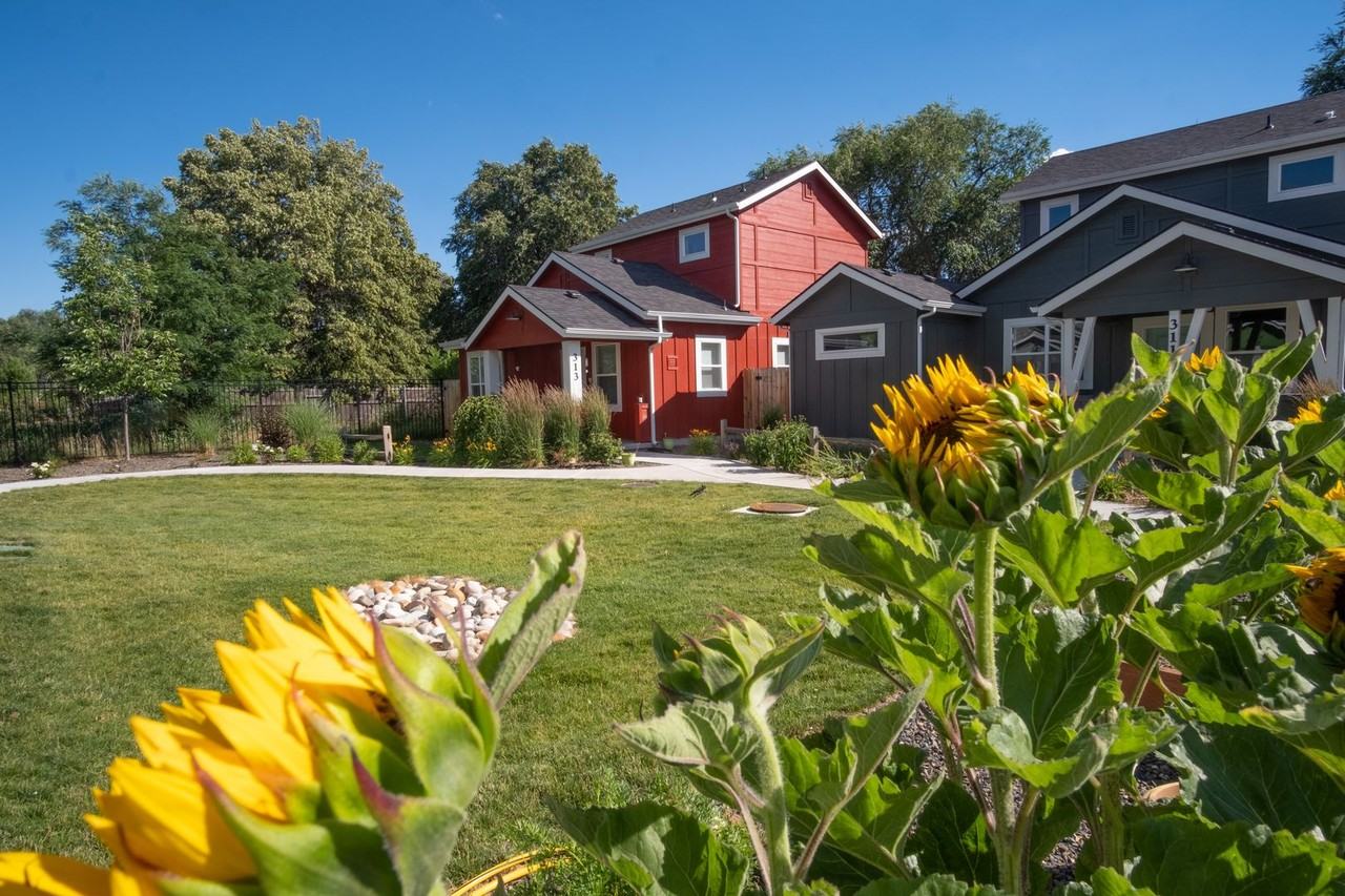 313 E 40th St - Photo 2 of 18