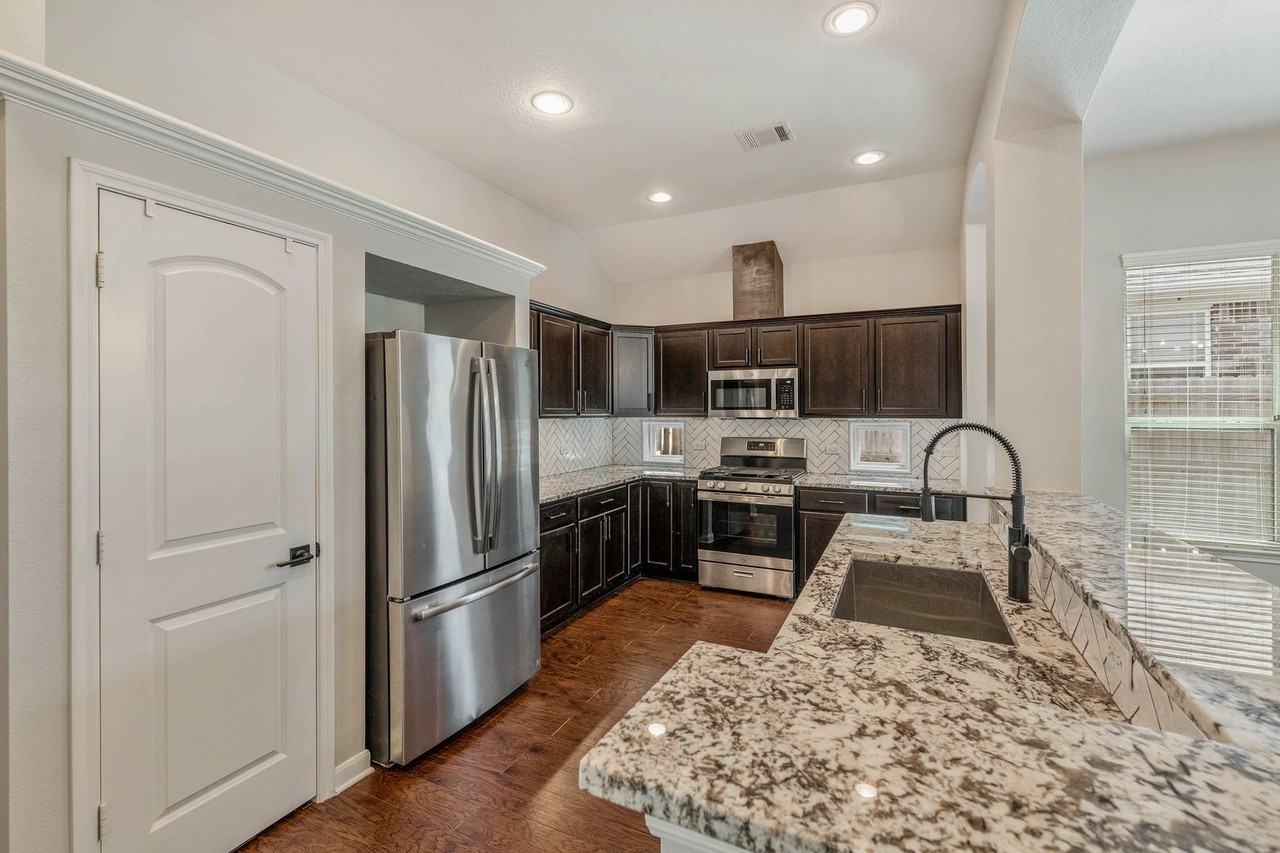 2612 Warkworth Ln - Photo 6 of 22