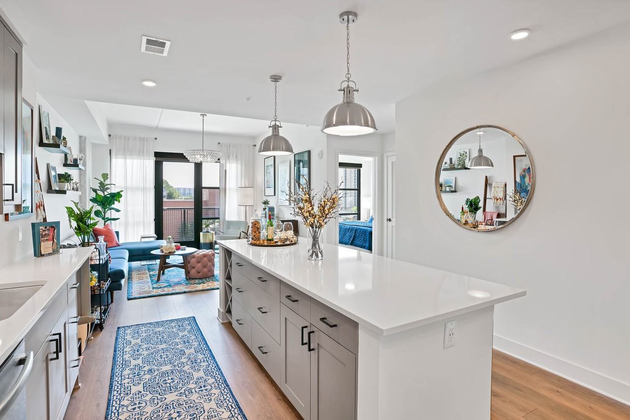 Gentry - Photo 4 of 63