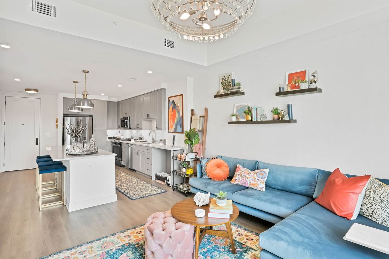 Gentry - Photo 6 of 63