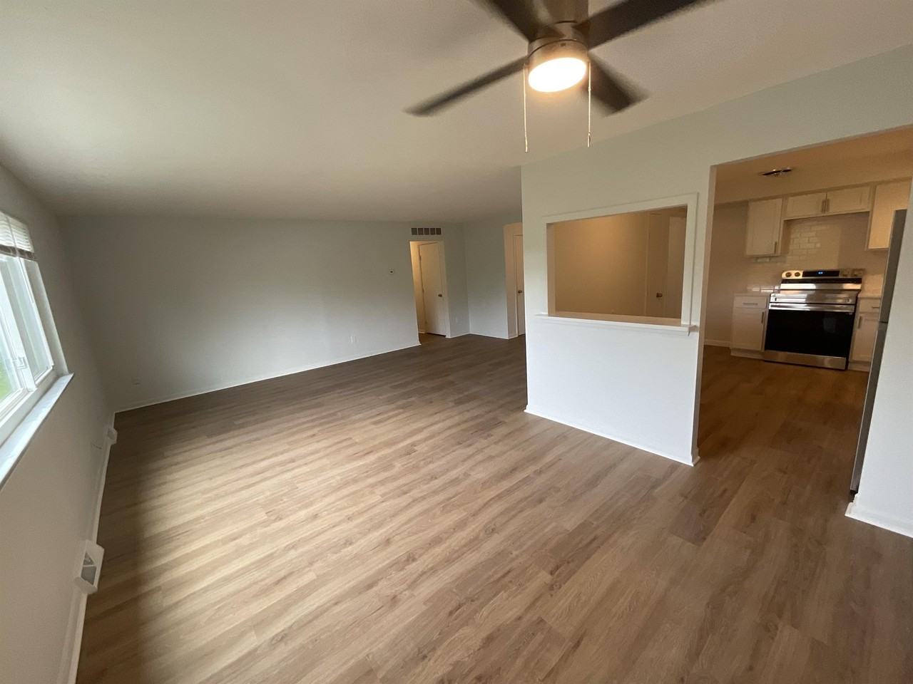 Forest Hill Manor - Photo 2 of 11