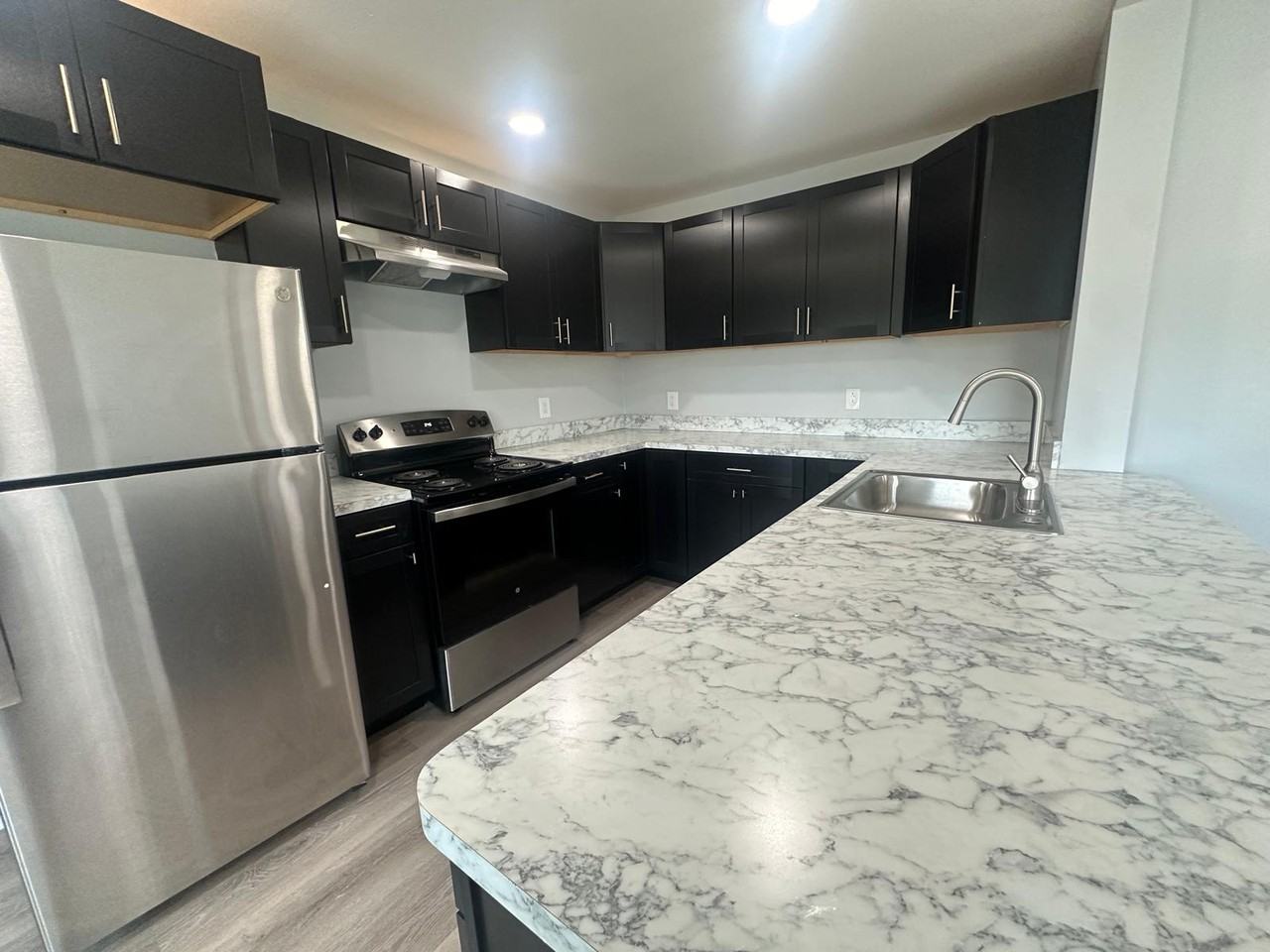 1914 N Missouri Ave - Photo 3 of 16