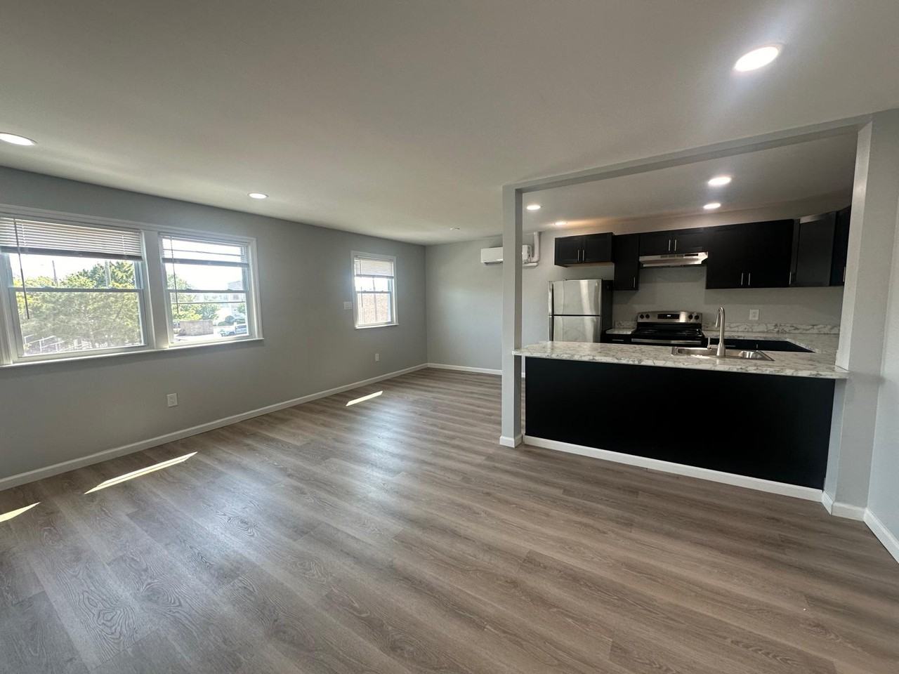 1914 N Missouri Ave - Photo 4 of 16