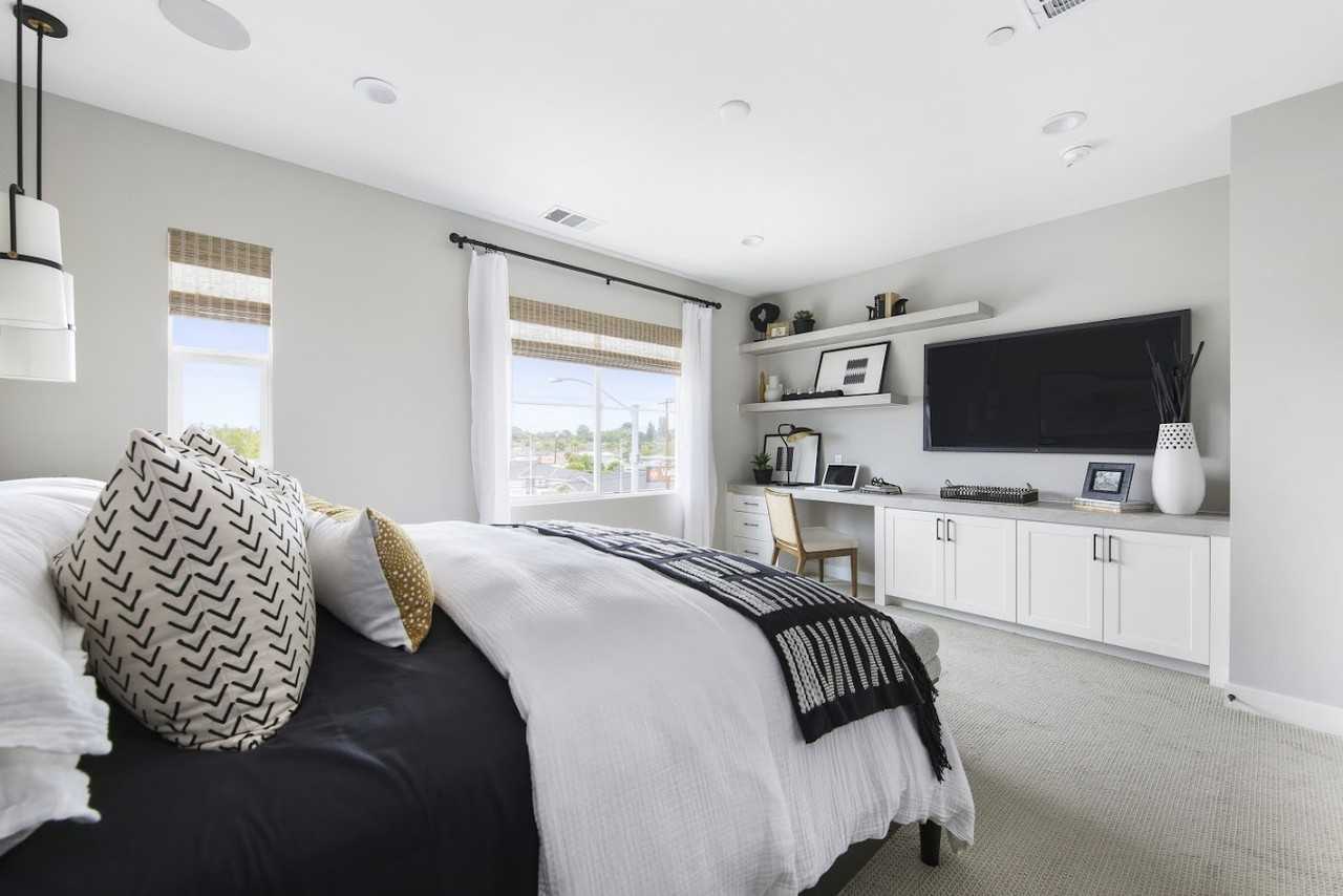 12911 Calabria Dr #TH - Photo 2 of 8