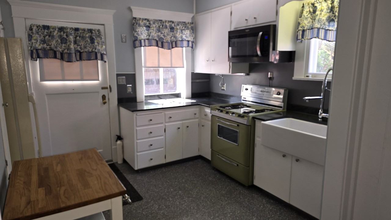 1004 Weller Ave #NA - Photo 3 of 50