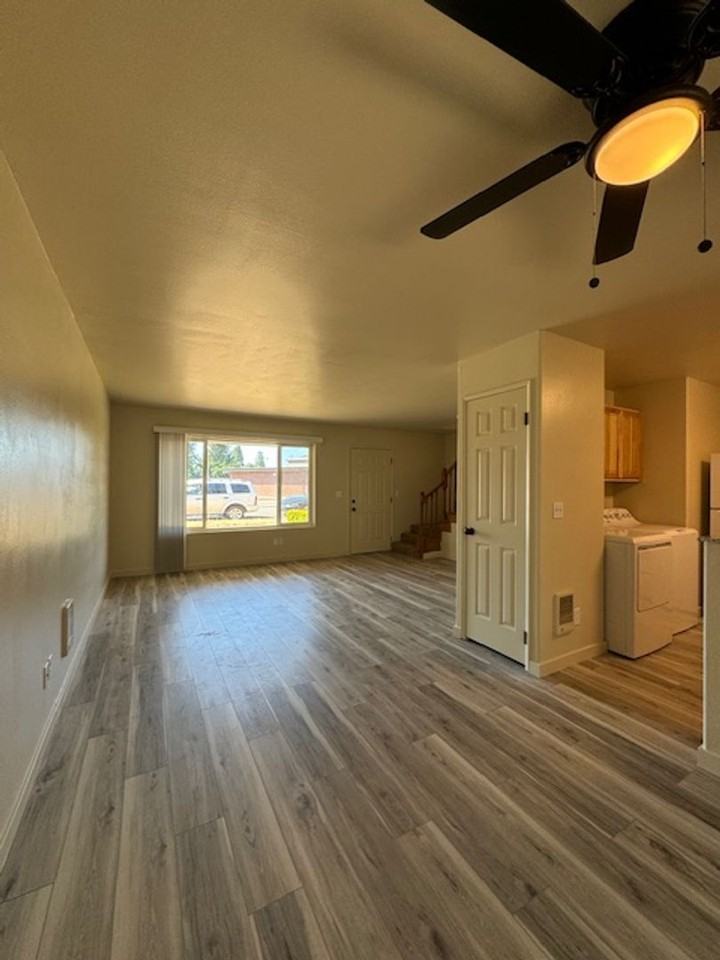 157 E Ash St - Photo 5 of 20