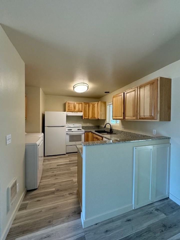 157 E Ash St - Photo 6 of 20