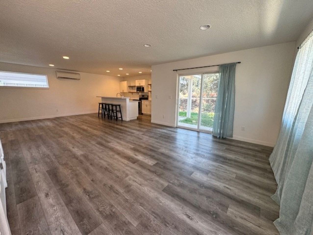 639 Se Reed Market Rd - Photo 2 of 12