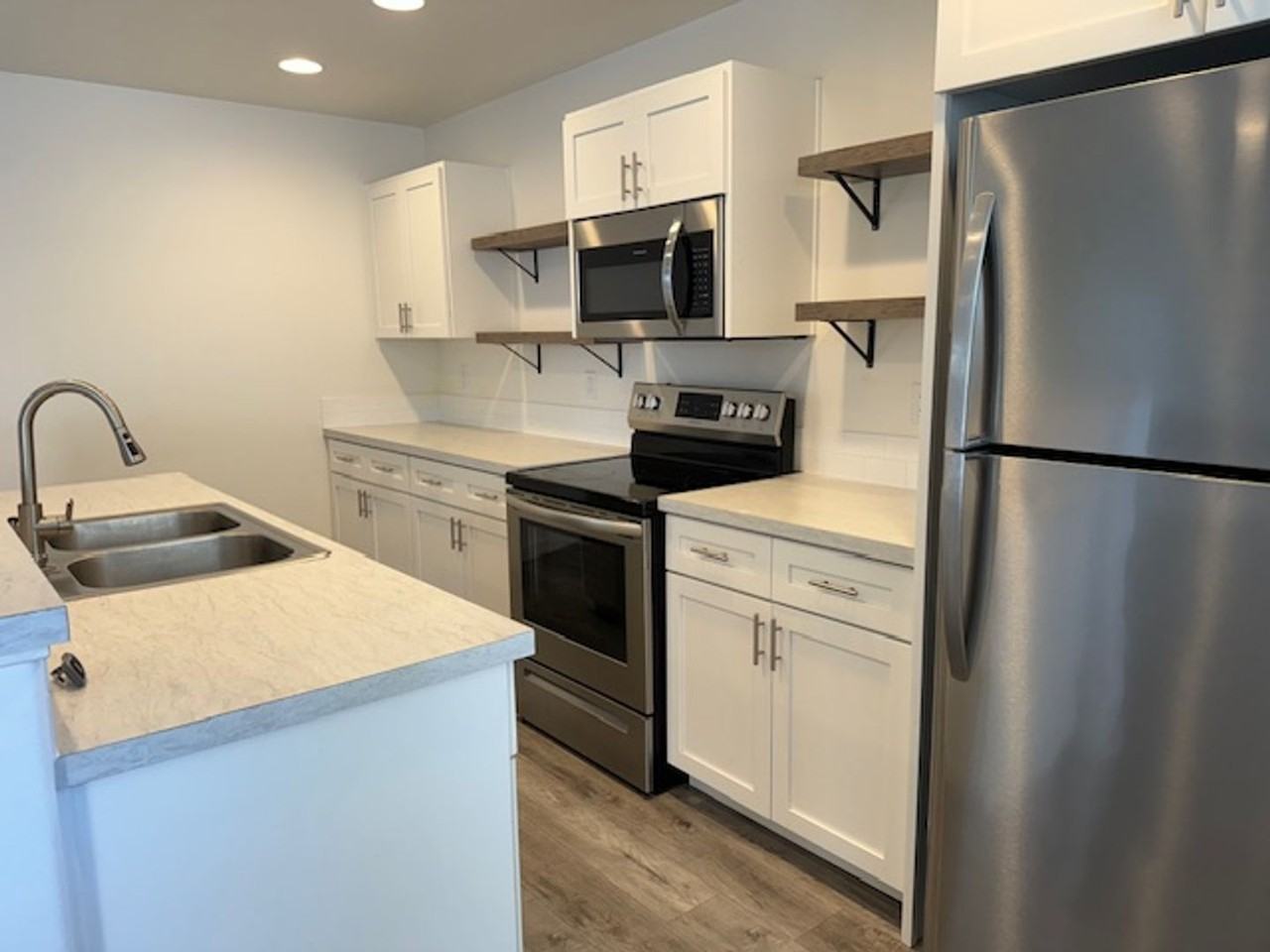 639 Se Reed Market Rd - Photo 3 of 12