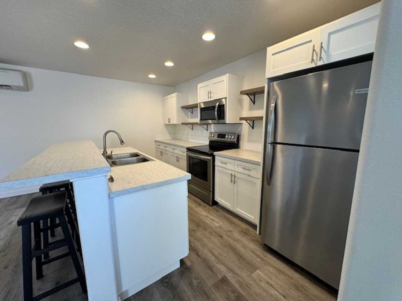 639 Se Reed Market Rd - Photo 4 of 12