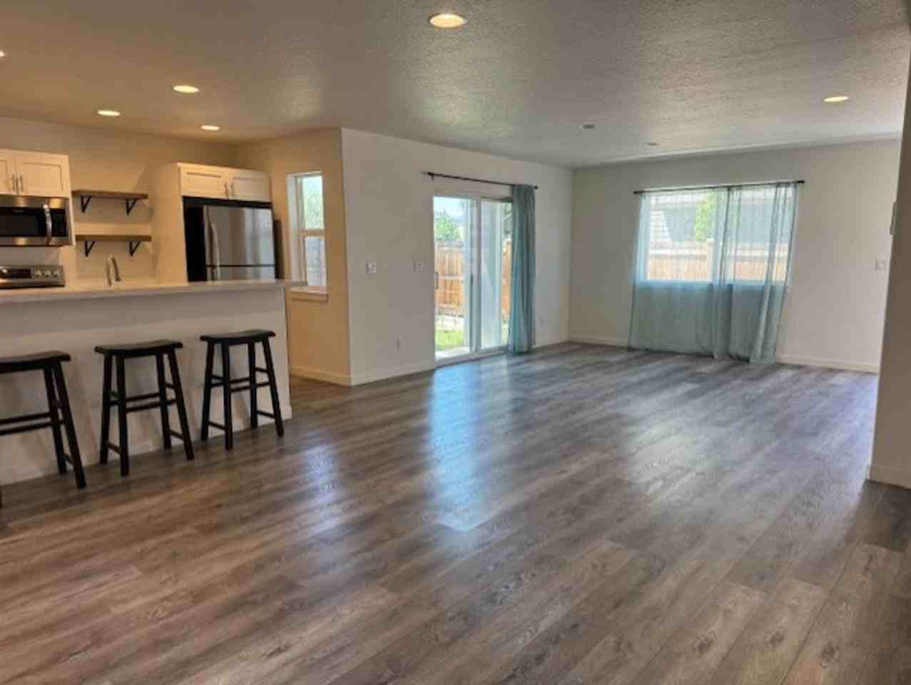 639 Se Reed Market Rd - Photo 5 of 12