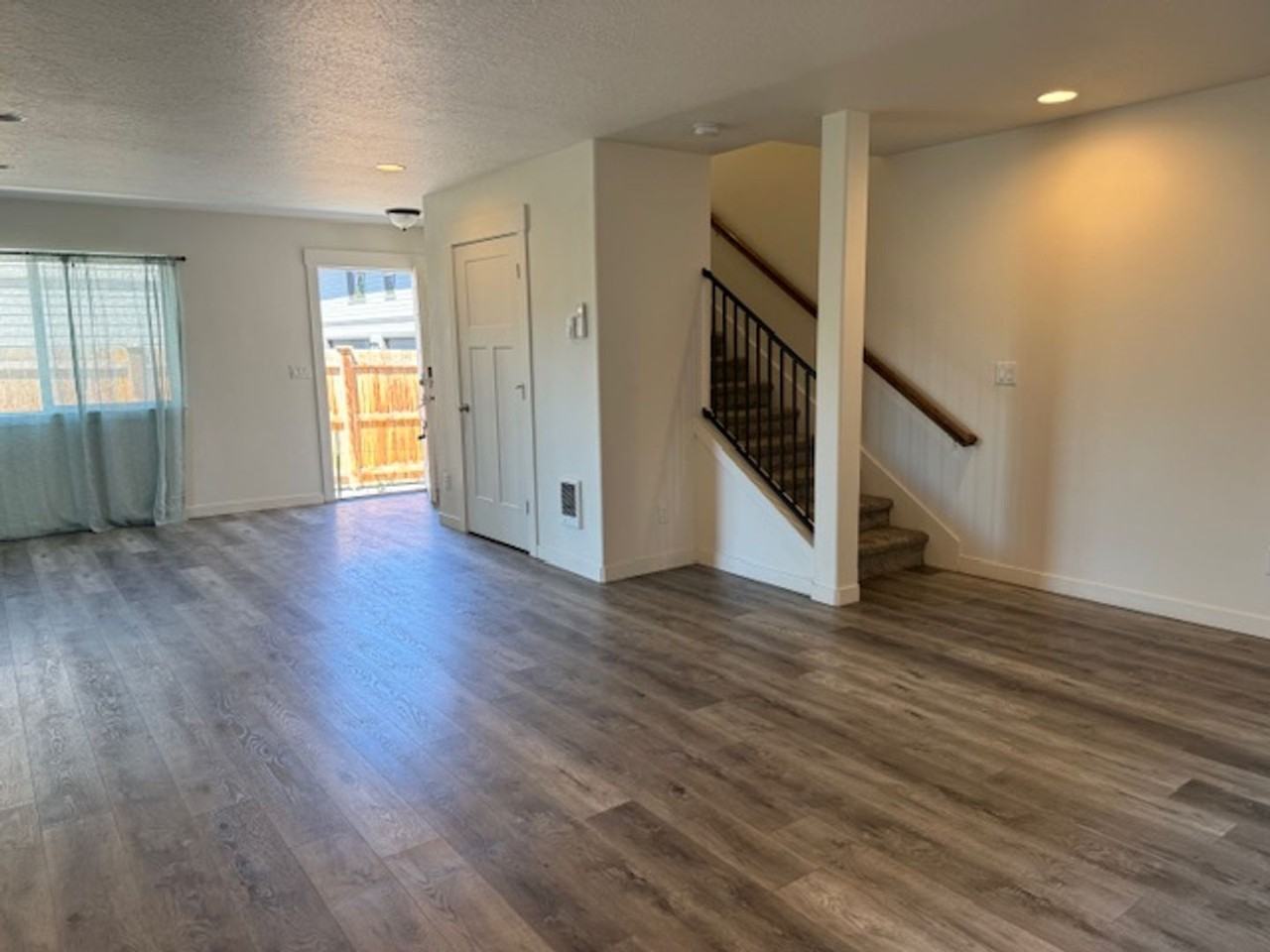 639 Se Reed Market Rd - Photo 6 of 12