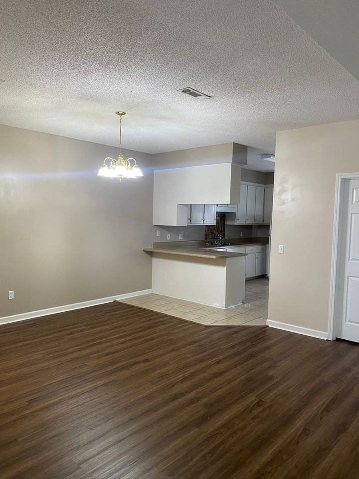 115 Woodmere Dr - Photo 3 of 12