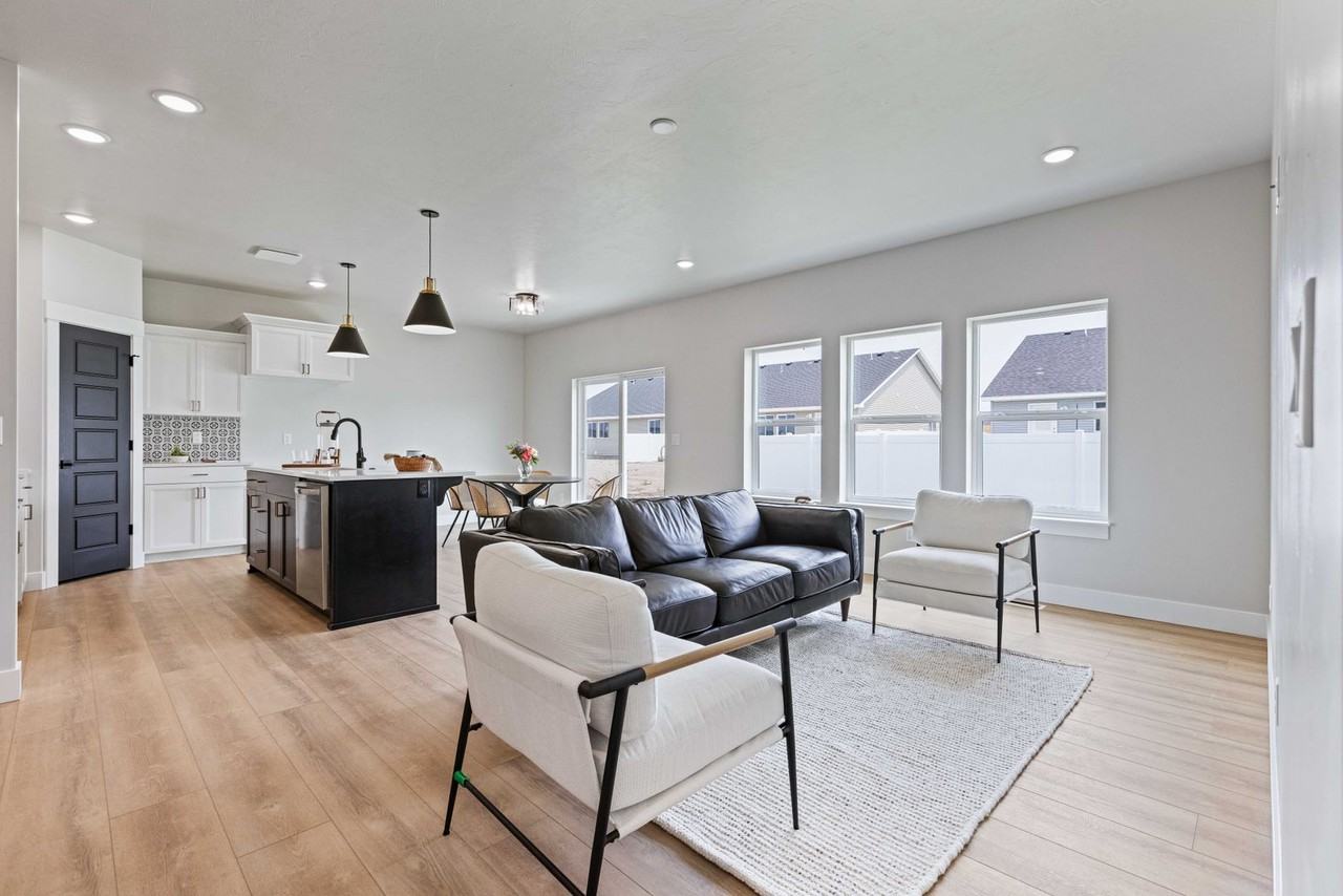 569 S Idaho Ave - Photo 2 of 44