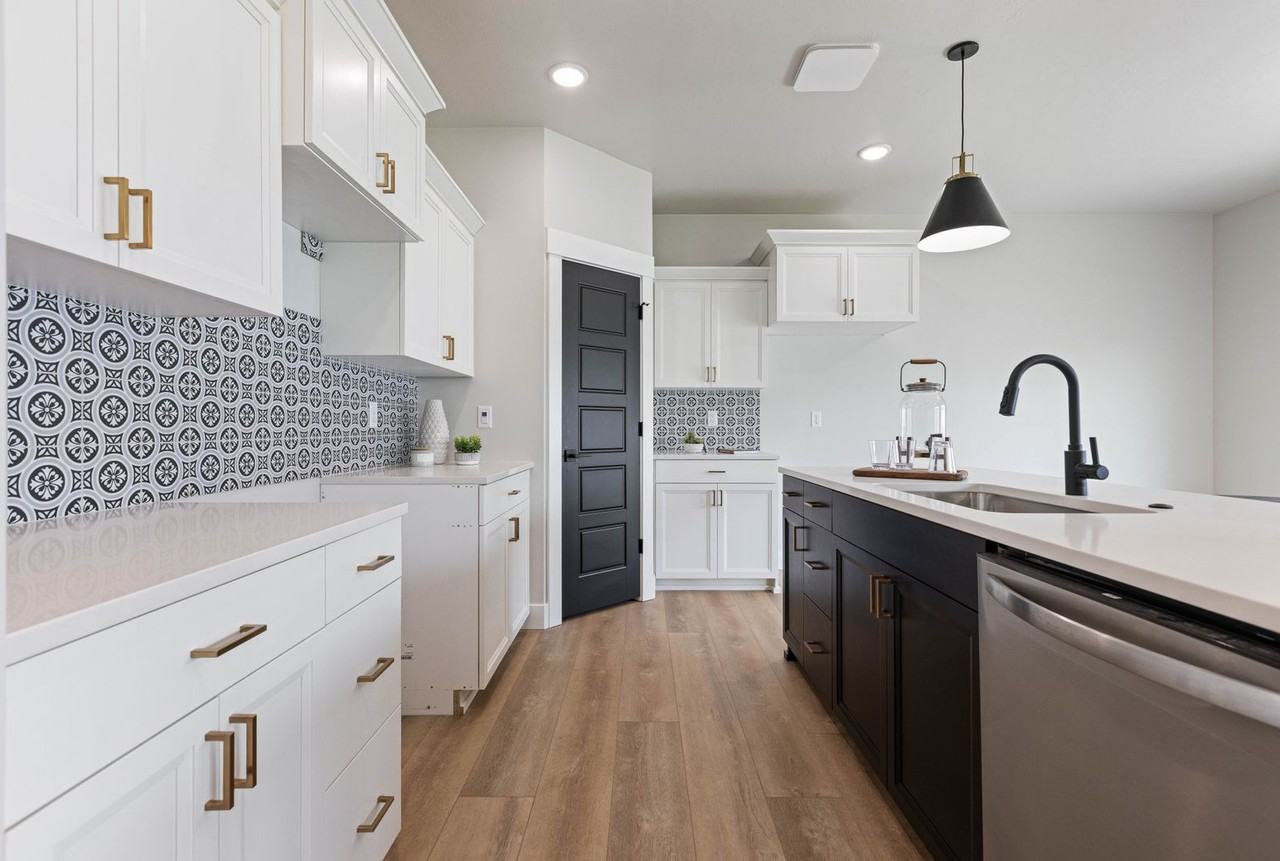 569 S Idaho Ave - Photo 6 of 44