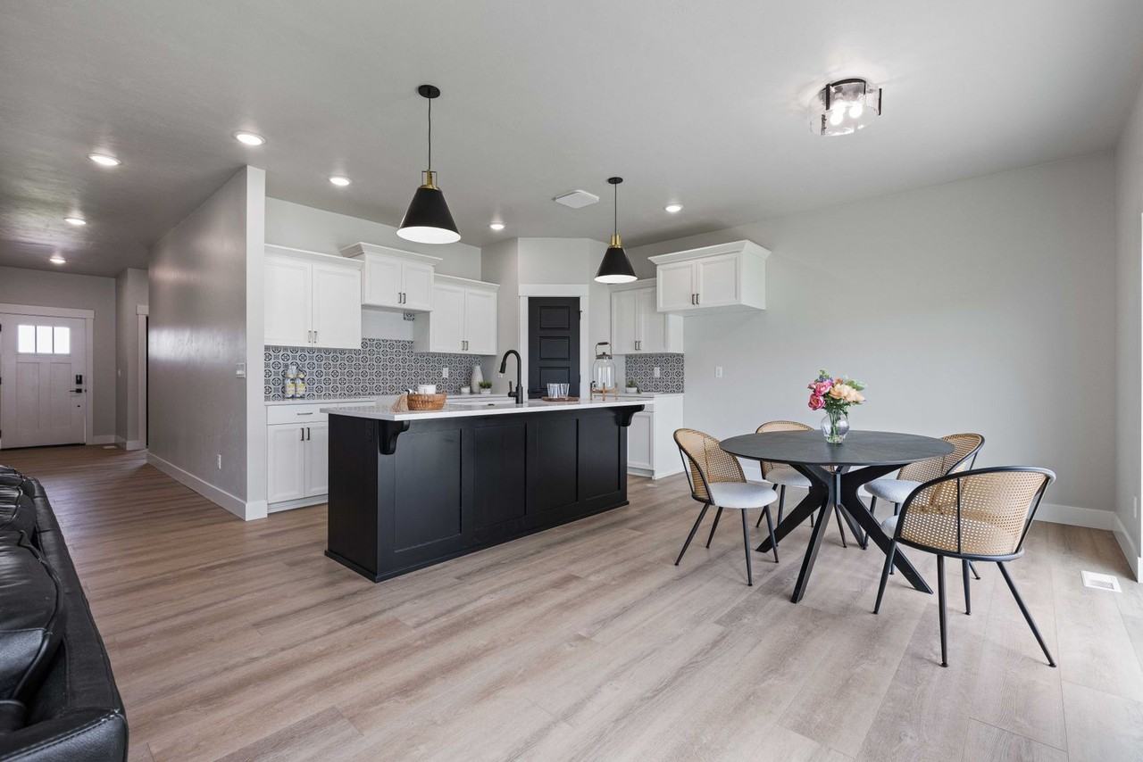 569 S Idaho Ave - Photo 7 of 44