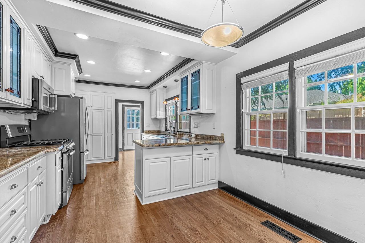 400 Clay St - Photo 7 of 50