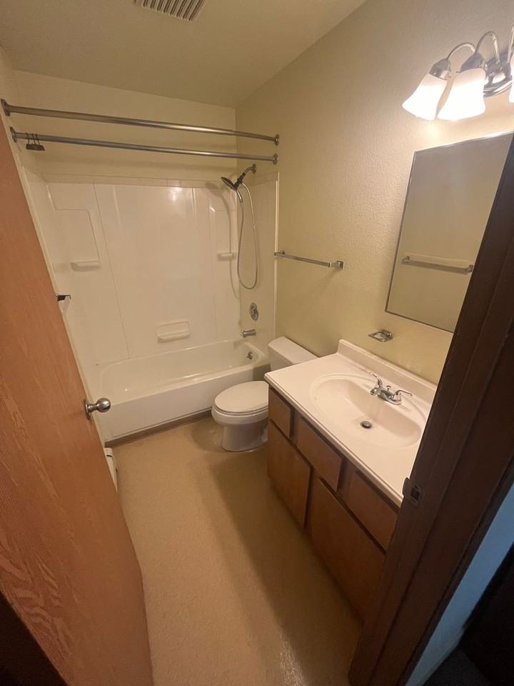 1209 Bainbridge Blvd - Photo 4 of 12