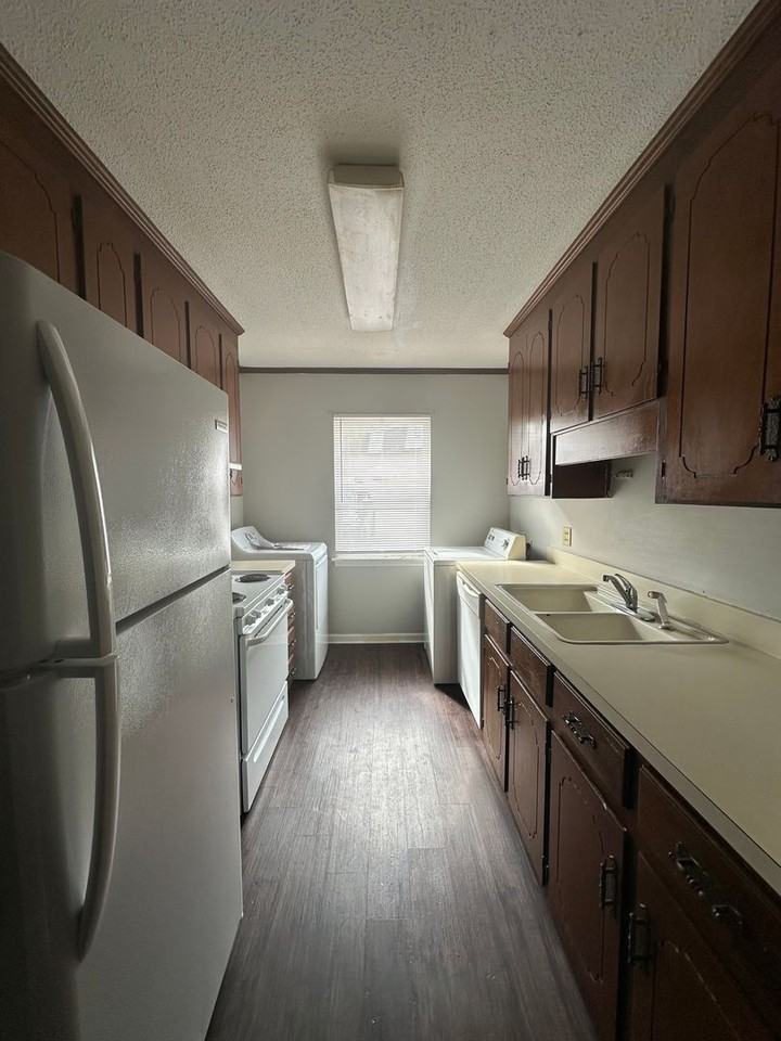 210 Apache Dr #1-6 - Photo 3 of 15