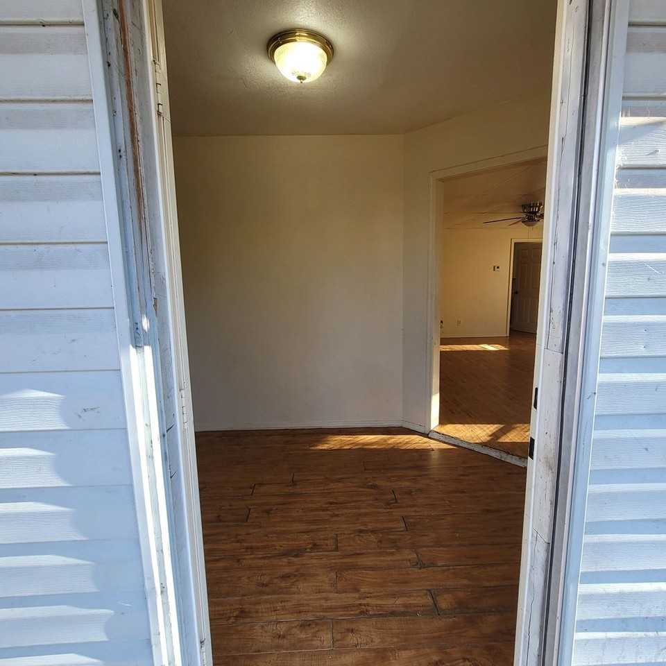 718 N 18TH ST - Photo 3 of 30