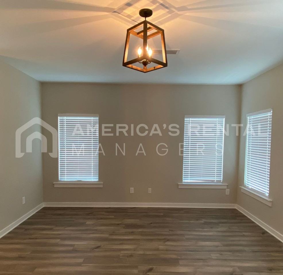 1540 Brookhaven Dr - Photo 3 of 39