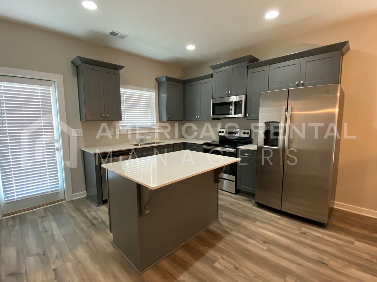 1540 Brookhaven Dr - Photo 5 of 39