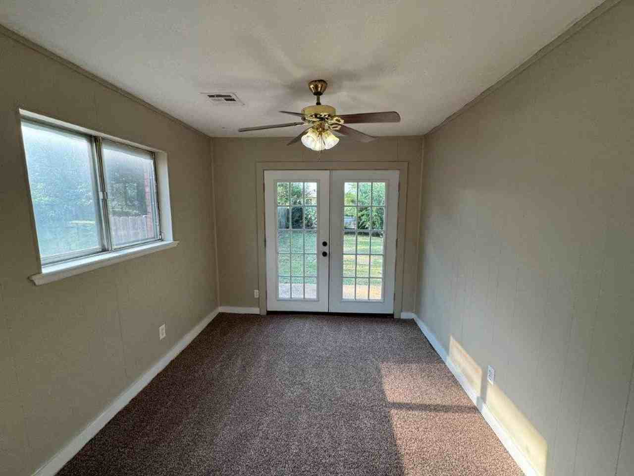 924 Nw 24th St - Photo 7 of 15