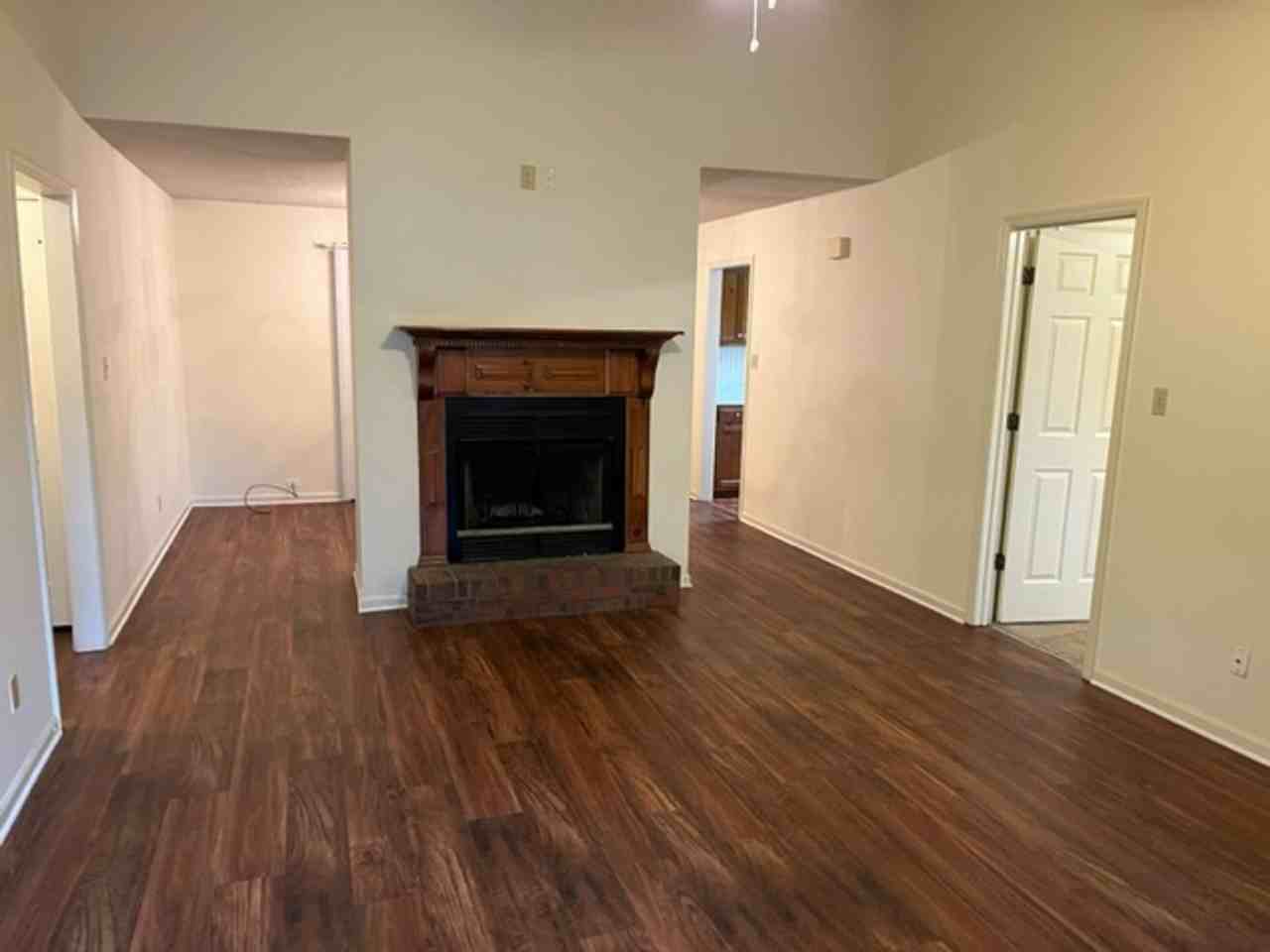 2301 Gornto Rd - Photo 3 of 12