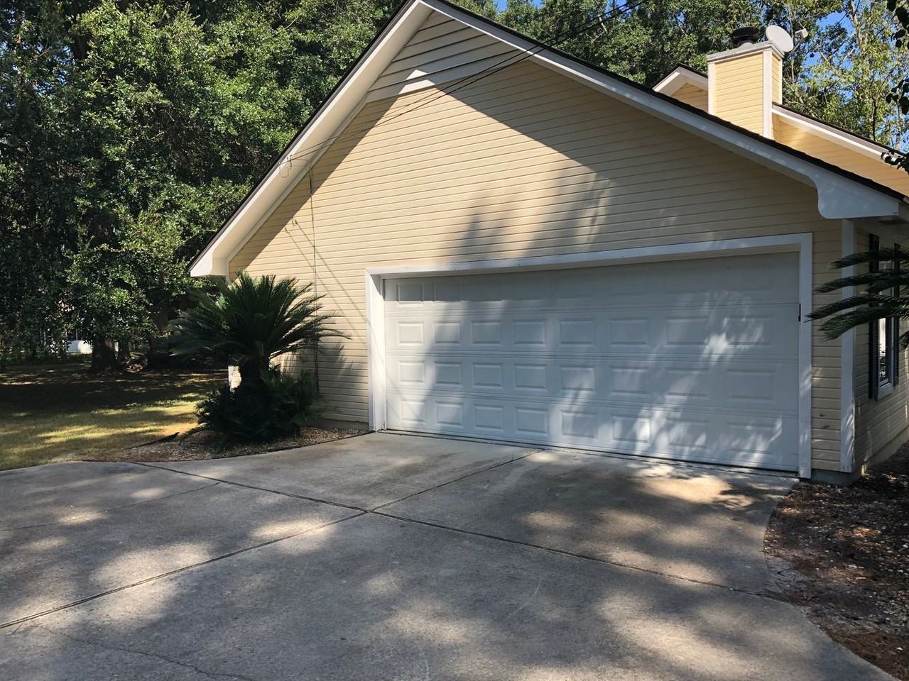 3837 Honeysuckle Dr - Photo 2 of 19