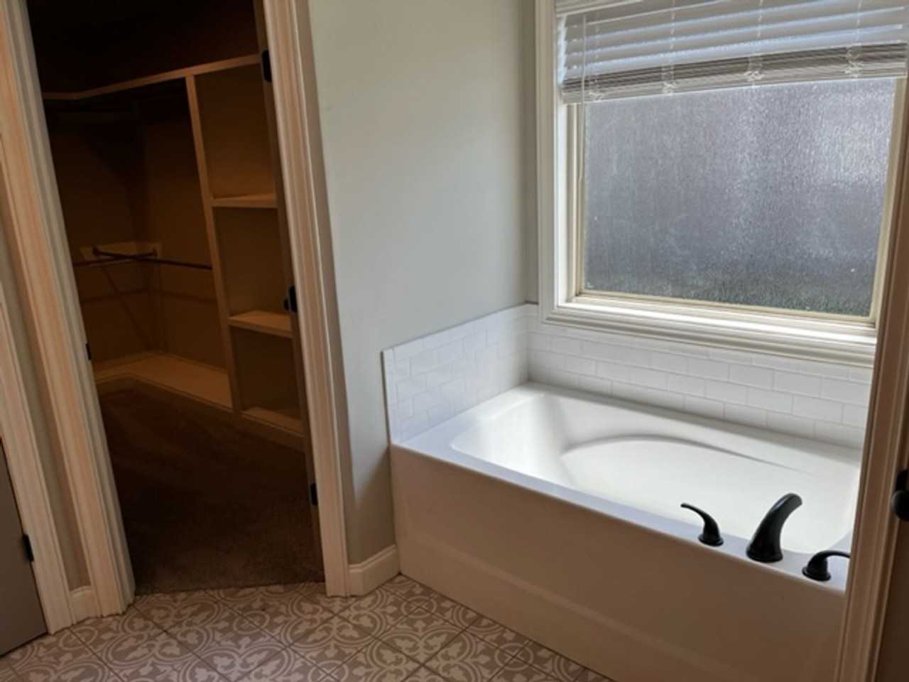 4072 Gramercy Dr - Photo 7 of 15