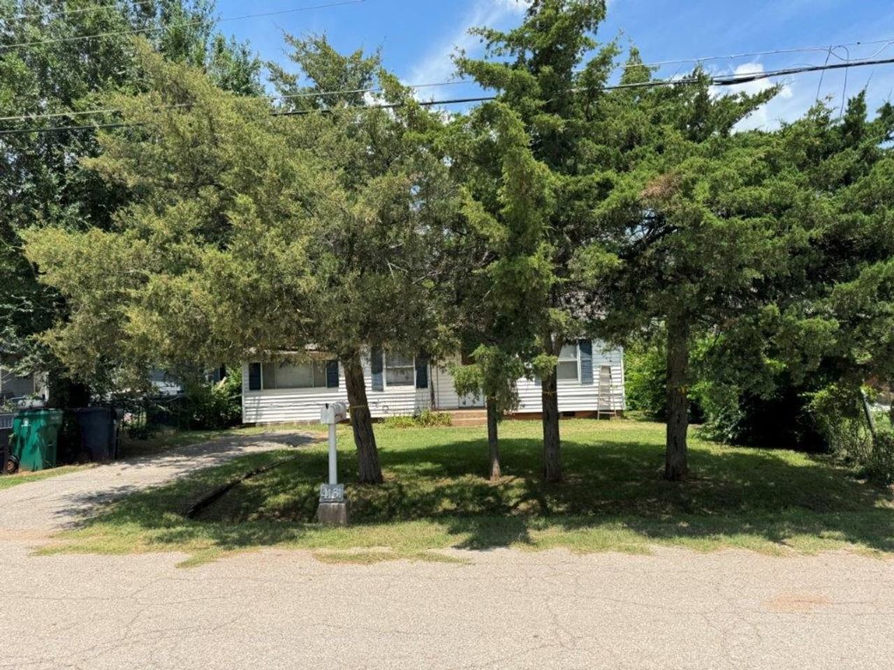 4131 Laverne St - Photo 3 of 20