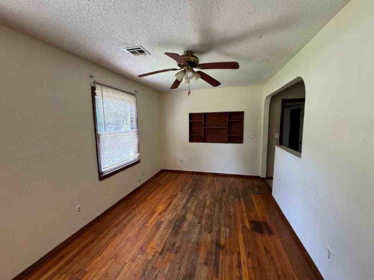 4131 Laverne St - Photo 6 of 20